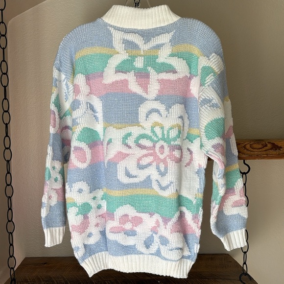 Women’s long sleeve, mock neck colorful sweater with large floral pattern, M - Picture 6 of 11